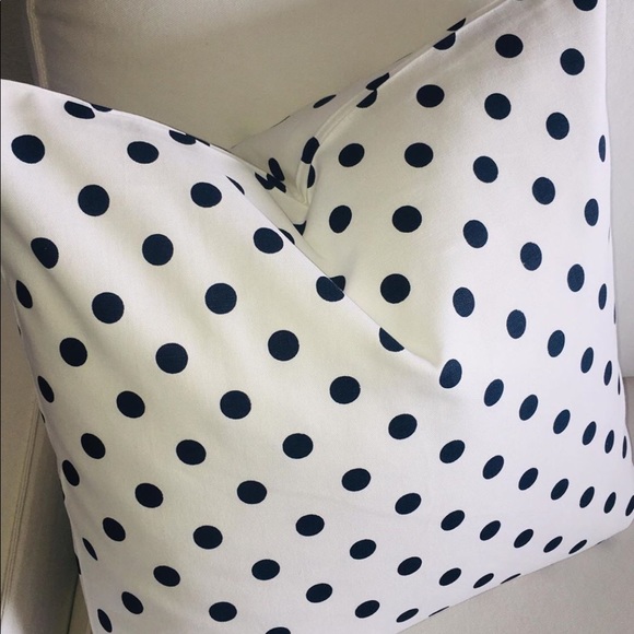 CasaMía Oxygen Black/White Dots Pillow Cover - NWT - Picture 2 of 3